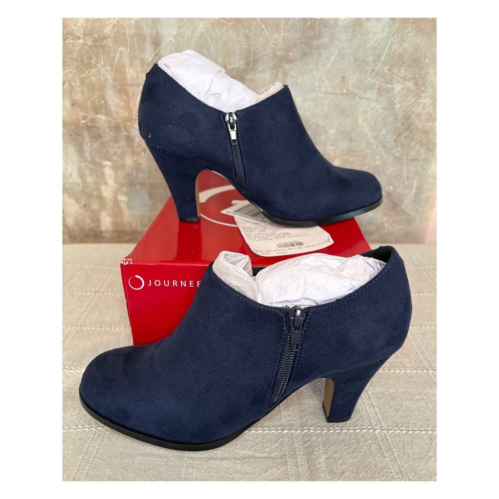 Journee Collection Sanzi Women's Navy Faux Suede Ankle Bootie Block Heel Size 9M